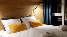 Hotelzimmer mit Doppelbett